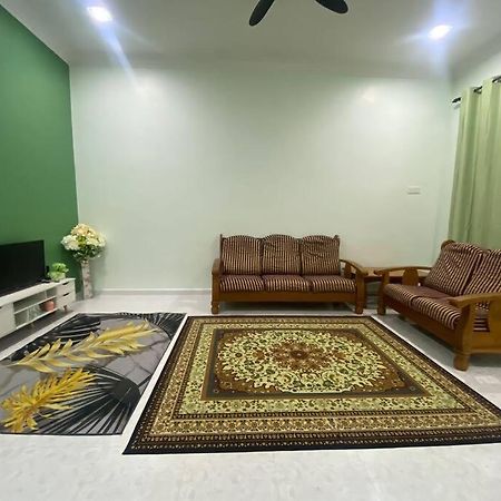 Homestay Kak Tiy Kuala Terengganu Bagian luar foto