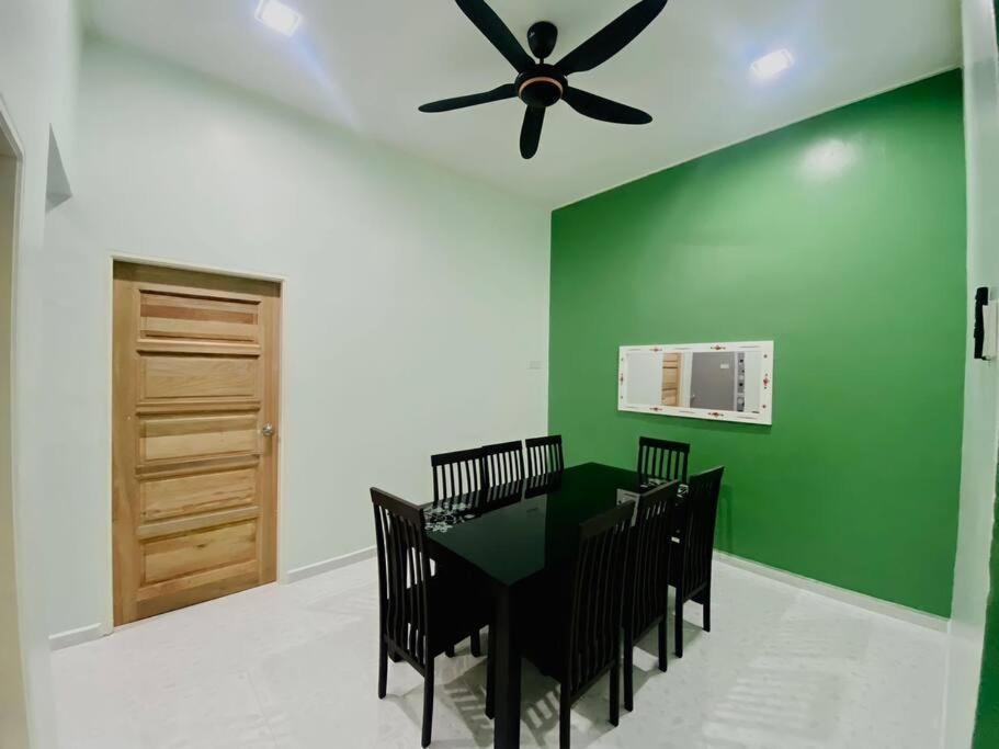 Homestay Kak Tiy Kuala Terengganu Bagian luar foto